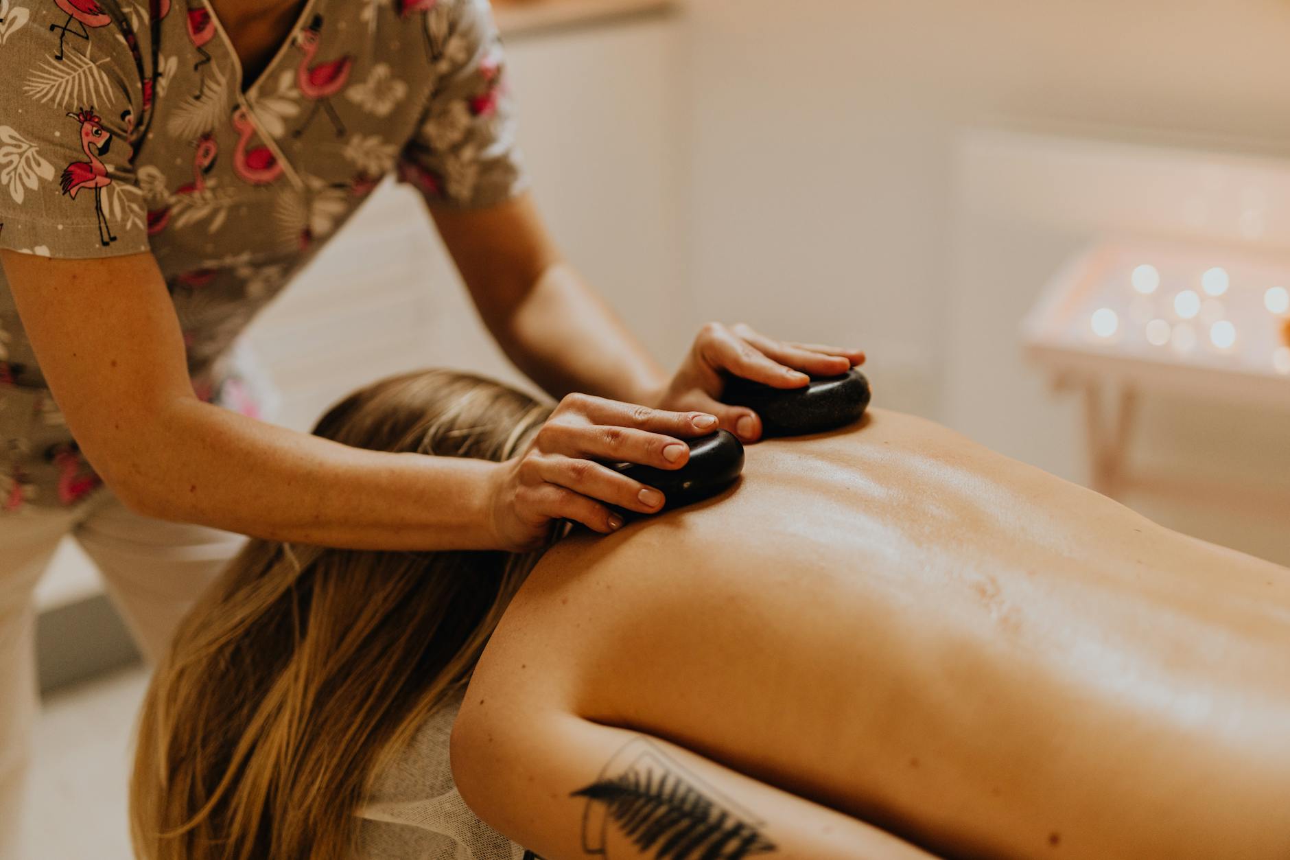 Entspannende Massage-Behandlung in der Beauty Lounge Wels